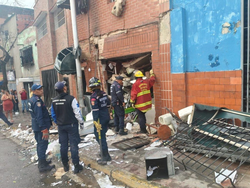 Deflagración por desperfecto en bombonas de GLP dejó dos personas lesionadas en la avenida Victoria de Caracas