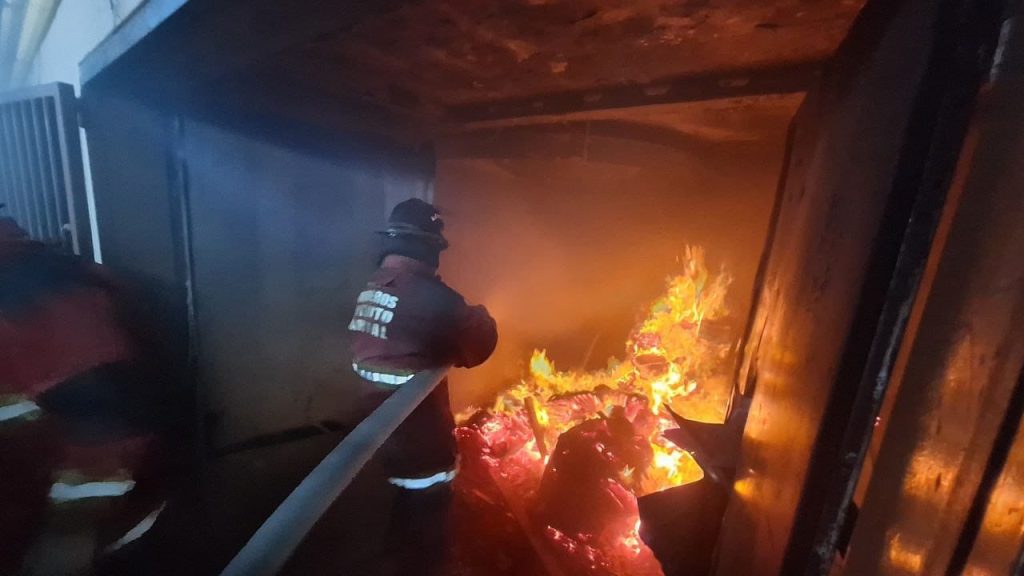 Ocho personas resultaron afectadas por inhalación de humo en incendio en el CCCT