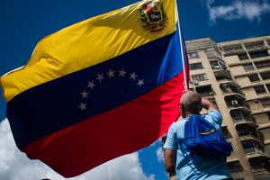 Los carabobeños afirman estar escépticos ante el diálogo, por un lado un sector del chavismo apoya con la mira en la eliminación de las sanciones, mientras un sector de la oposición apuesta por la vía electoral con autoridades imparciales. Fotografía: Armando Díaz