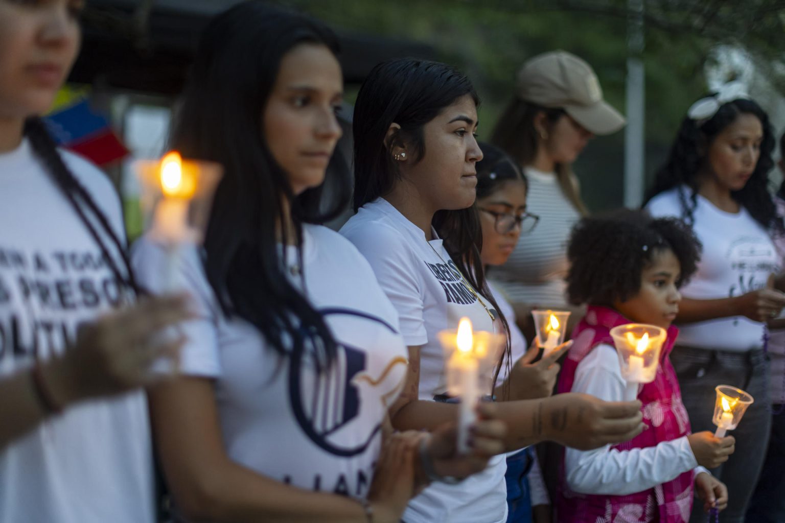 Familiares piden incluir libertad de presos políticos en diálogo