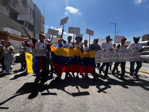 Gremios y sindicatos marcharon hasta Corpoelec para exigir información sobre situación eléctrica en Carabobo