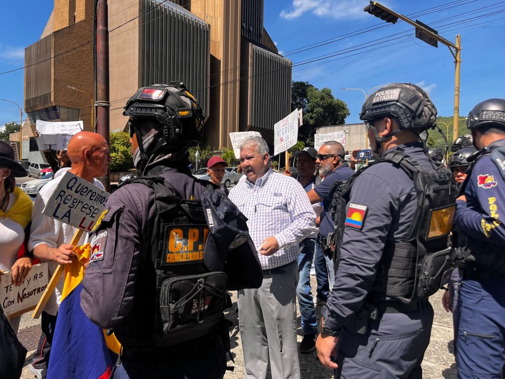 Gremios y sindicatos marcharon hasta Corpoelec para exigir información sobre situación eléctrica en Carabobo