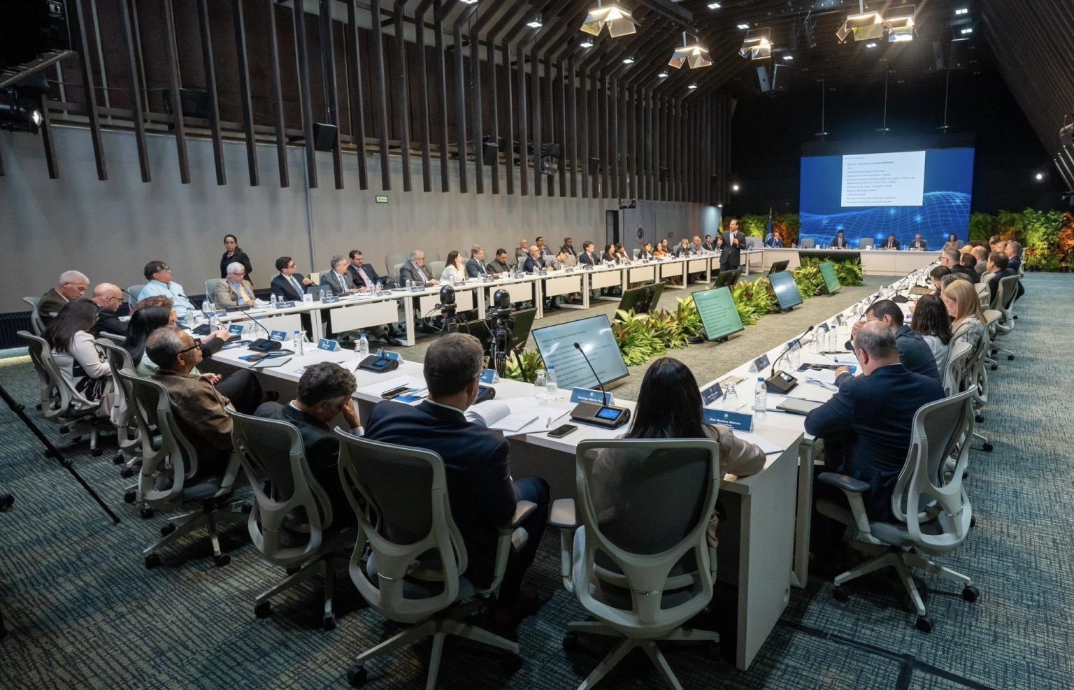 Banca venezolana se capacita contra delitos financieros con el apoyo de Estados Unidos