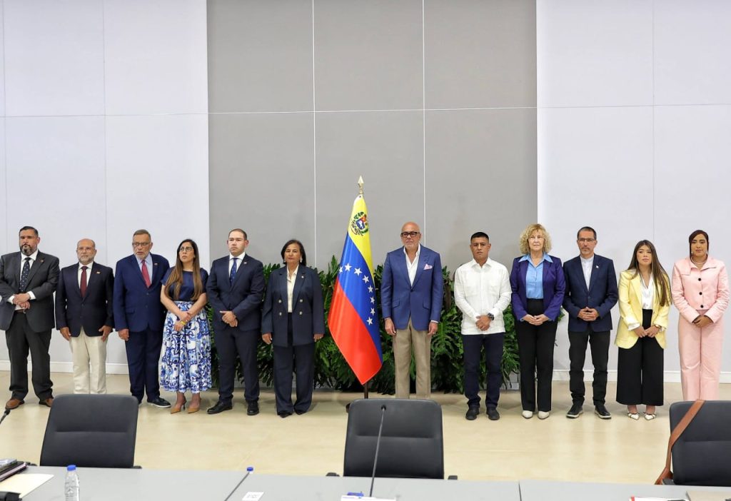 Chavismo y oposición instalan formalmente la mesa de diálogo para abordar la transición