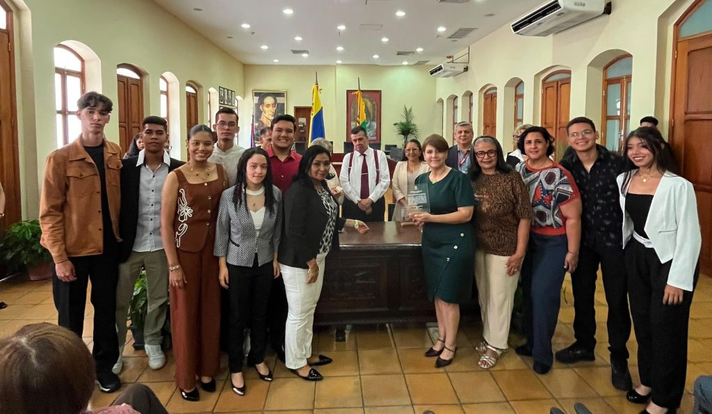 Universidad de Carabobo reconoció a ucistas por su apoyo a afectados por los terremotos