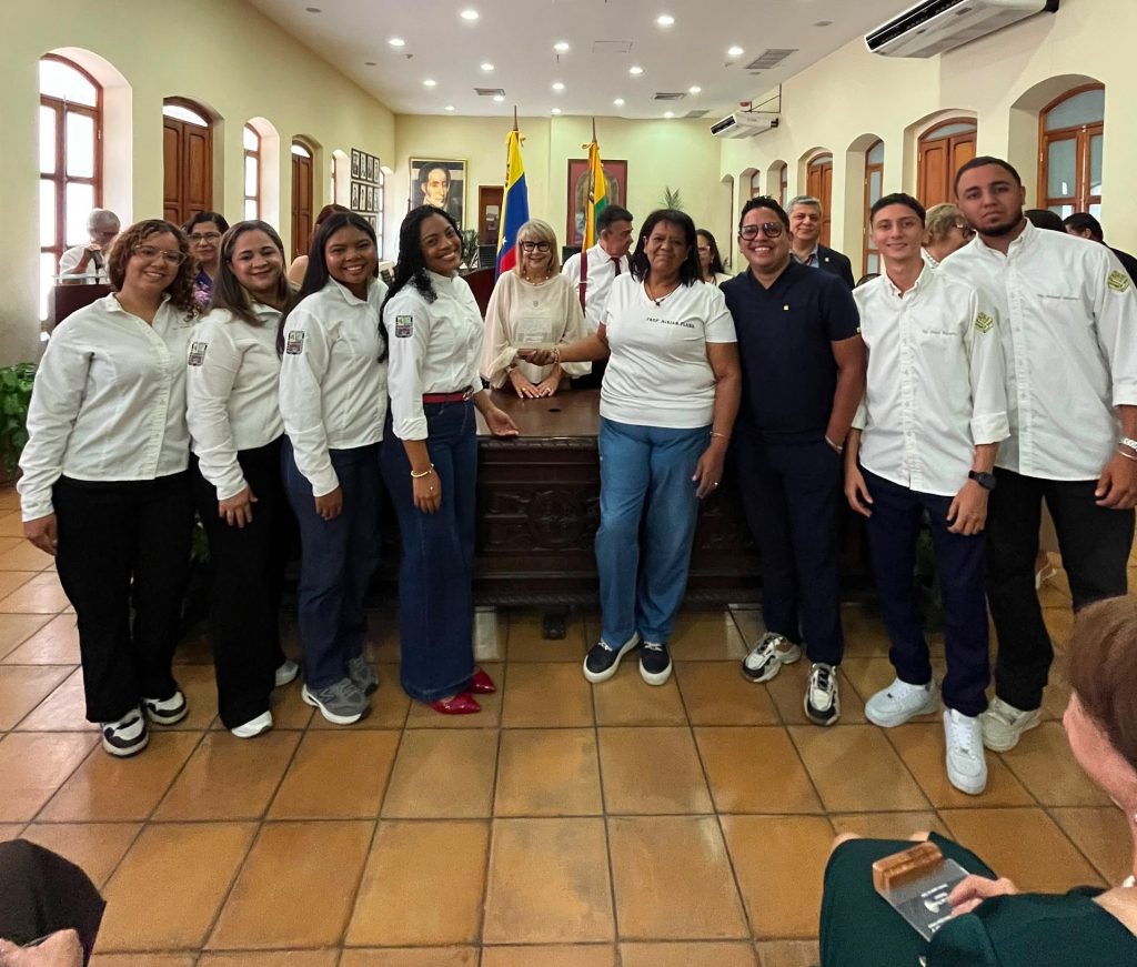 Universidad de Carabobo reconoció a ucistas por su apoyo a afectados por los terremotos