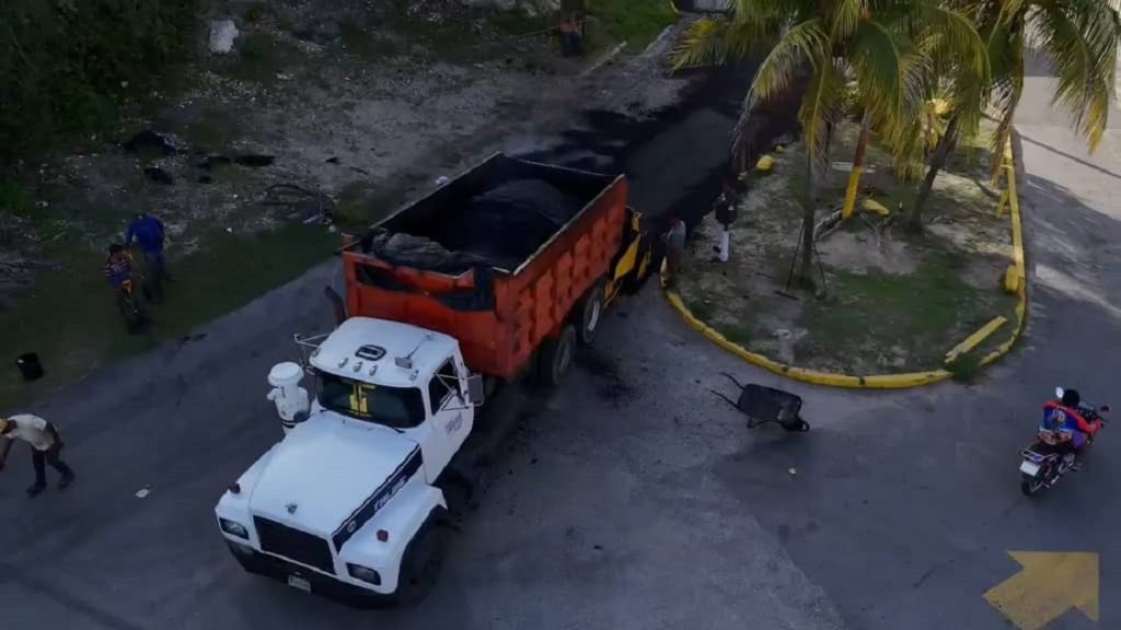 Colocan 1.210 toneladas de asfalto en vialidad de Bahía de Cata