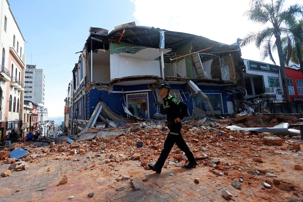 Aumenta a 132 el número de muertos que deja el terremoto de magnitud 7,4 en Colombia