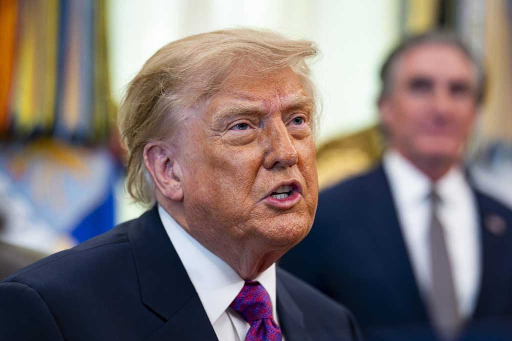 Trump anuncia acuerdo petrolero con Venezuela que dice que duplicará las reservas de EEUU