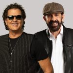 El cantante colombiano Carlos Vives presentó este martes el videoclip oficial de 'Buscando el mar', el tema que grabó junto al dominicano Juan Luis Guerra y que forma parte de su más reciente álbum 'El Último Disco, Vol. 1', una obra que rinde homenaje a la literatura de Gabriel García Márquez y a las raíces musicales del Caribe.