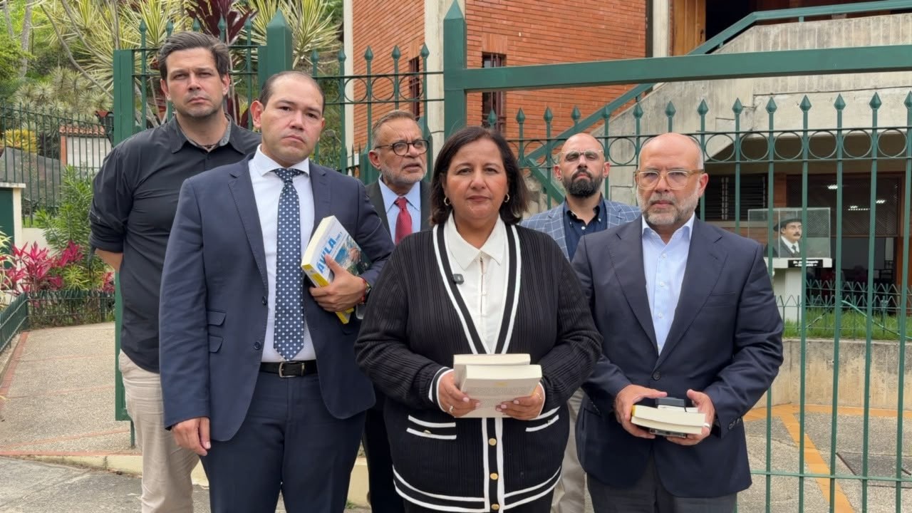 Dinorah Figuera aboga por un diálogo "a la altura de demandas" de los venezolanos