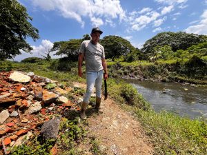 Productores agropecuarios solicitan reconstrucción de puente sobre caño La Yuca