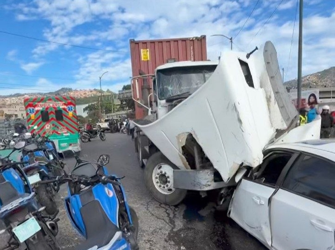 Reportan el segundo fallecido y un lesionado más tras accidente de gandola en Caracas