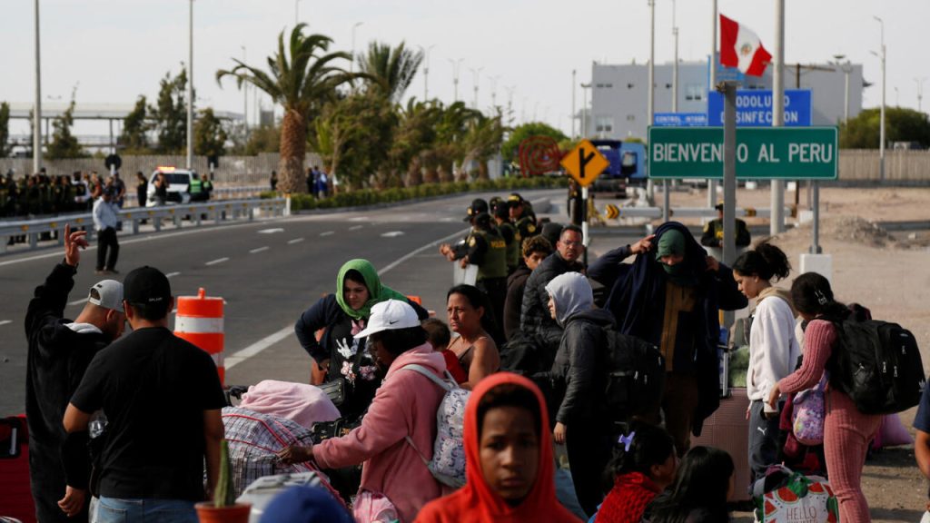 Ministro de Perú anticipa acuerdos para deportar a venezolanos irregulares en barco