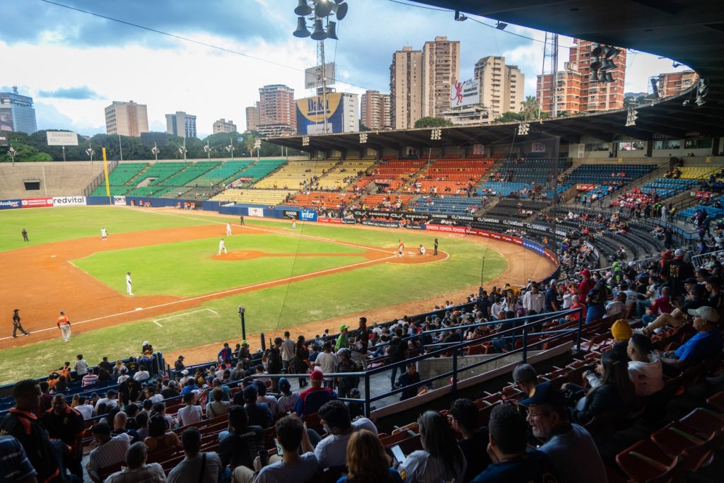 Liga Venezolana de Béisbol comienza nueva temporada con una docena de jugadores de la MLB