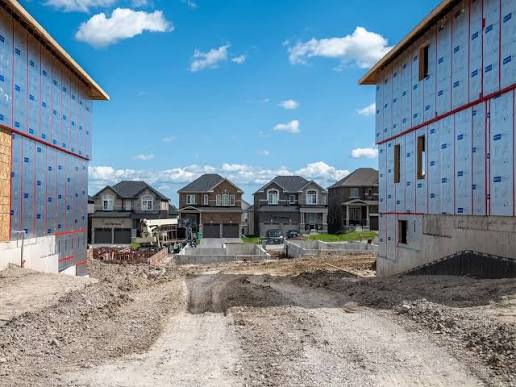 El 75% de latinoamericanos recorta otros gastos para cubrir el de vivienda